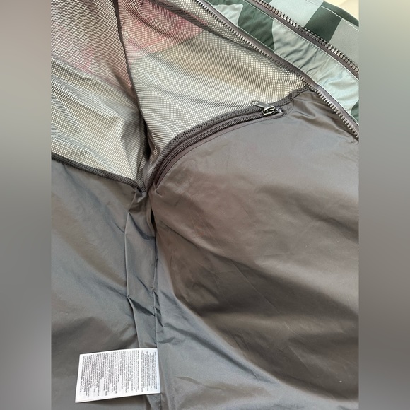 KAWS x North Face coat - Picture 6 of 8